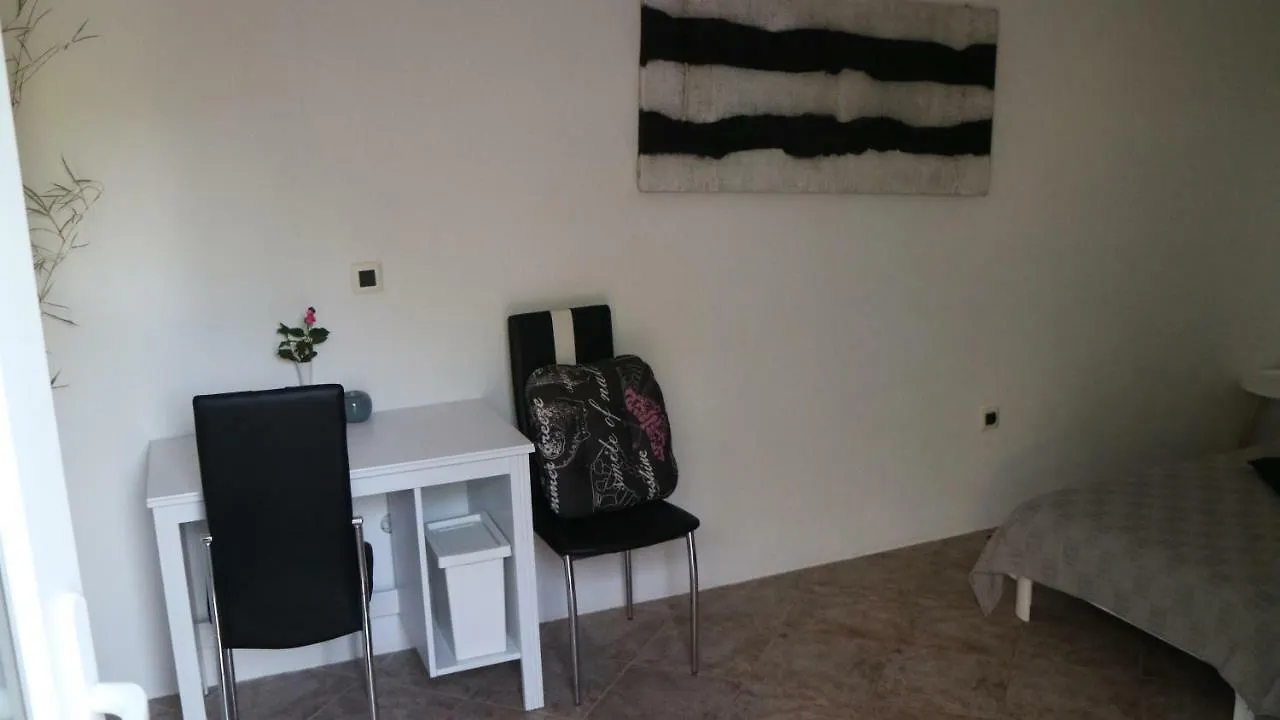 Rooms And Apartments V&M Murine